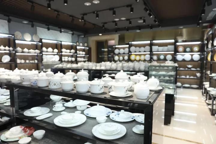 财富高桥百家品牌商户系列报道 华强陶瓷 用品质和服务创造价值，拓展其他行业专用陶瓷新蓝海